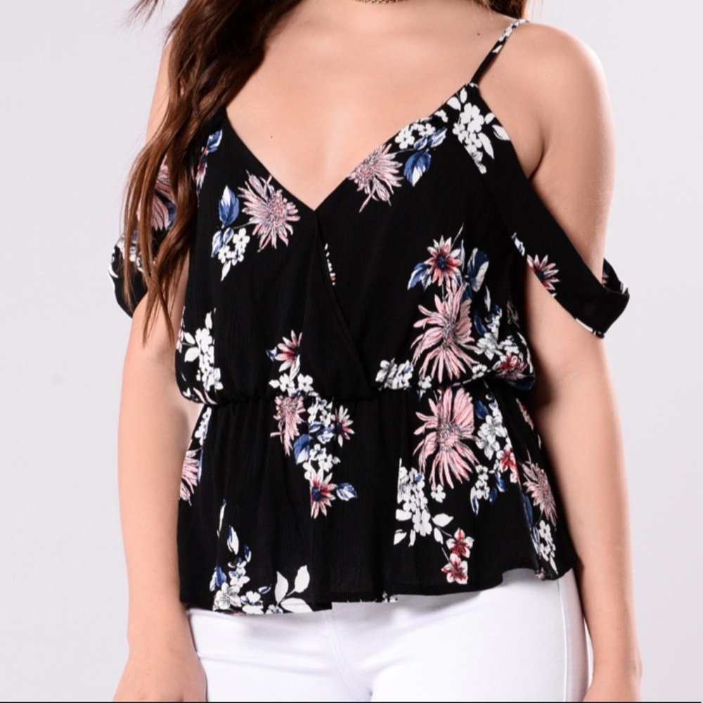 NWT ✨ Floral Off The Shoulder Surplice Peplum Tank